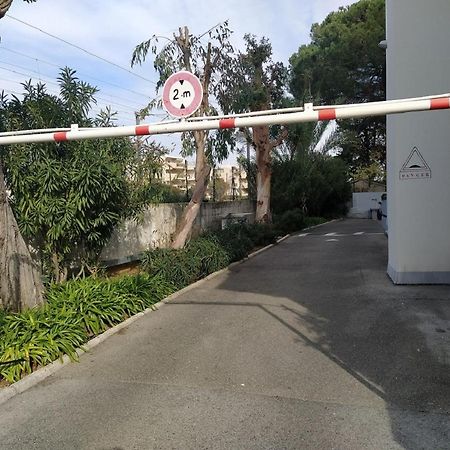 Grand Studio Neuf Face Port Et Plage, Parking Prive Golfe-Juan Exterior photo