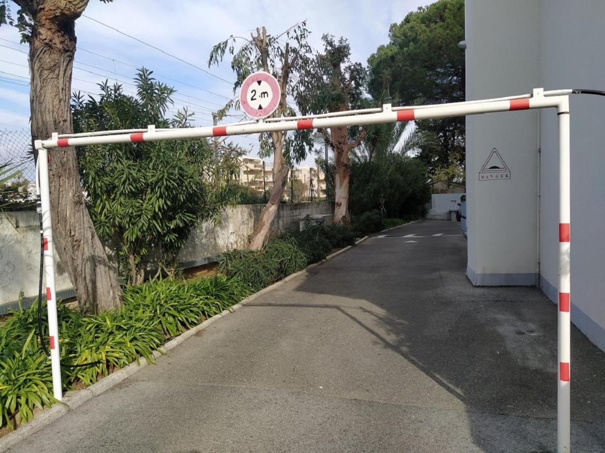 Grand Studio Neuf Face Port Et Plage, Parking Prive Golfe-Juan Exterior photo